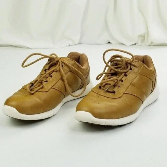 Fubu Size 7 Women's Memory Foam Cappuccino Color Light Weight Sintetico Sneakers - Picture 2 of 12